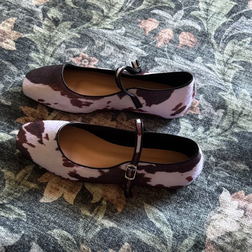 Stylish Women's Cow Print Flats - Picture 3 of 5